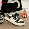 Tênis Versáteis Warrior Shoes Feminino Lançamento Primavera 2026 Sola Grossa Sapatos Panda Preto e Branco Tênis Casuais Brancos Y