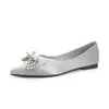 Sapatos Rasos Elegantes com Laço de Strass para o Trabalho Estilo Outono 2026 Novos Tamanhos Grandes Sapatos Baixos para Mulheres