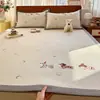 Conjunto de Três Peças de Tapete Gelado de Seda Ice com Cavalo da Sorte Bordado para o Verão, Lavável à Máquina, Tapete Macio para Ar Condicionado de Dormitório