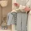 Conjunto de algodão para meninas coleção primavera e outono 2026: conjunto de três peças para bebê: cardigã com estampa floral, top regata e calça pantalona
