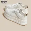 Zapatillas blancas transpirables de suela gruesa estilo coreano de piel auténtica para mujer, nuevas de moda otoño 2026, zapatos deportivos casuales ligeros