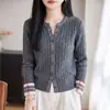 Nueva Colección Otoño/Invierno 2026: Cárdigan de punto trenzado con bloques de color y manga larga para mujer, con cuello redondo, de corte holgado, mezcla de lana
