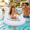 Este popular flotador para adultos, con forma de cisne blanco, es perfecto para fiestas en la piscina, salidas a la playa y para tomar fotos: es imprescindible para capturar momentos memorables.