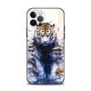 Funda para iPhone 15 con diseño de tigre dominante de dibujos animados.