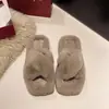 Pantuflas de felpa de moda para mujer para usar en exteriores, nuevas 2026 otoño e invierno versátiles lindas perezosas con correa cruzada de algodón