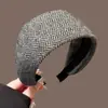 Faixa de Cabeça de Camurça com Aba Larga Outono/Inverno 2026 para Mulheres, High-End, Estilosa, Fashion, Grampo de Cabelo, Acessório de Cabelo para Lavar o Rosto, Topo Craniano Alto