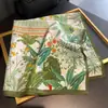 2025 Verano Más Vendido Delgado Versátil Protección Solar Bufanda Cuadrada Pequeña Elegante para Mujer Estampado de Seda Reductora de Edad Chal Pequeño Venta al por Mayor