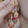 Nuevos pendientes elegantes de otoño e invierno con diseño de diosa, exquisitos pendientes de moda con hebilla para las orejas, elegantes pendientes franceses dorados que combinan con todo, pendientes brillantes con diamantes.