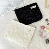 Bolso de Cosméticos Jacquard con Relieve Fresco de Nuevo Estilo, Bolso Portátil de Gran Capacidad para Artículos de Tocador, Bolso de Mano Estilo Ins