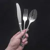 Juego de Cuchillo, Tenedor y Cuchara de Acero Inoxidable de Corte Real para Cocina Occidental, Cuchillo y Tenedor para Bistec, Cuchara y Tenedor Creativos para Postre de Restaurante, Vajilla Hueca con Relieve