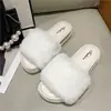 Nuevas zapatillas europeas y americanas de plataforma gruesa, sandalias peludas de color liso, sandalias tipo chancla de moda, venta directa y al por mayor desde el fabricante