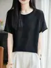 Camisa retro de lino de perlas estilo universitario de manga corta con un diseño de cuello clásico de media botonadura, versátil y fresca para primavera y verano