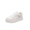 Zapatillas de estilo deportivo para estudiantes, nuevo modelo primavera y otoño 2026, versátiles, casuales, ligeras, con cordones, suela gruesa, zapatos blancos que aumentan la altura para mujer