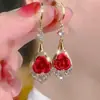 Nuevos Pendientes de Rosa Incrustados de Diamantes de Lujo Ligero para Mujer, Colgantes de Rosa de Moda y Gama Alta, Pendientes de Gota de Agua Exquisitos y Atmosféricos