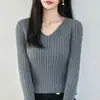 Camiseta básica de punto de manga larga de algodón puro para mujer, suéter de cuello en V, corte ajustado, adecuada para usar como prenda exterior o para capas, nuevo top de punto
