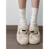¡Absolutamente precioso! Perfecto con una falda y zapatos planos. Un estilo suave y delicado en color blanco roto con punta redonda, un detalle de lazo y un diseño sin cordones.. Estos son zapatos planos y mullidos