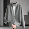 Moda Masculina Nueva Otoño/Invierno 2026 Suéter Cardigan de Cuello Alto Prendas de Punto para Hombre Chaqueta Abrigo de Cuello Alto de Color Sólido