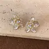 Pendientes Europeos y Americanos de Estilo Transfronterizo para Mujer, Pendientes de Diseño Geométrico Simple de Flor con Circonita Incrustada en Forma de Corazón, Accesorios Versátiles para Orejas