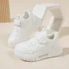 Zapatillas deportivas para niña 2026 modelo nuevo de primavera zapatillas de colores para niño suela blanda zapatillas de correr ligeras estilo papá para niño