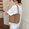 Bolsa 2026 Versátil Simple de un Hombro para el Trabajo Tejido Suave Tipo Pan Super Caliente Cubo Gran Capacidad Bolso Nuevo para Mujer de Mano