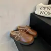 Pantuflas de cuero Birkenstock de suela gruesa forradas de pelo 2026 nuevo estilo mujer invierno punta cerrada sin cordones cálidos zapatos de algodón mujer