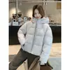 Chaqueta corta de algodón con capucha y relleno de plumón, nuevo estilo de invierno, ropa para mujer de talla grande, corte holgado, adelgazante, engrosada, abrigo acolchado cálido