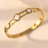Pulsera de Acero de Titanio de Trébol de Cuatro Hojas para Mujer, Acero Inoxidable, Color Dorado, Números Romanos, Lujo Ligero Europeo y Americano, No se Desvanece, Venta al por Mayor Directa del Fabricante