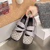 Elegantes sapatos Mary Jane, estilo feminino, nova coleção de outono, sapatilhas de bico raso, design de bolinhas doce e gracioso, característica simples de aumento interno de altura, 2026