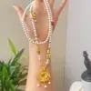 Colar Bolsa Cadeia Longa de Suéter com Pingente Cadeado Ruyi de Carpa Gravado Esmalte Dourado Novo Estilo Chinês Múltiplos Tesouros Pérola