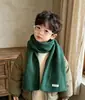Bufanda de punto suave y versátil de color liso para niños y niñas, que realza el ambiente invernal, favorecedora para el cutis, calentador de cuello de lana para nuevos estudiantes