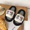 Pantuflas de Algodón para Niñas 2026 Nuevos Llegados de Invierno Zapatos Cálidos de Peluche para el Hogar Niña Muñeca Linda Adorable Pantuflas de Correa Única