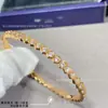Pulsera de Panal Shangmei Chapado en Oro V Oro de 18 Quilates Grabado CNC Hexágono de Panal Pulsera Elegante Apilable para Mujer Venta al por Mayor