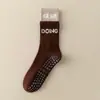 Calcetines de Yoga y Fitness para Hombres y Mujeres, Calcetines Deportivos Antideslizantes de Tubo Largo con Doble Raya Rakou de Tubo Medio, para Entrenamiento Profesional, Running, Pilates