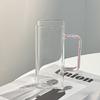 Venta al por mayor del fabricante Taza cuadrada de vidrio con asa de color, Taza cuadrada con popote, Taza de café, Taza de estilo simple, Taza con popote