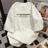 Camiseta de Manga Curta com Estampa de Letras Graffiti para Mulheres 2026 Verão Novo Design de Nicho Solta Ins Top