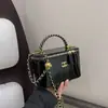 Bolso de Mano Retro Europeo y Americano Transfronterizo, Versátil Estilo Chanel con Textura, Cadena para Viajes Diarios, Bolso Pequeño Cuadrado Cruzado