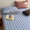 Juego de Tres Piezas de Alfombrilla Refrigerante de Seda de Hielo a Rayas Negras y Blancas Modelo Nuevo 2026 Lavable para Dormitorio Individual Suave Refrigerada por Aire Plegable