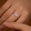 Anillo de Plata Estilo Similar de Xiaohongshu para Mujer, Laurel, Moissanita, Un Quilate, Boca Cerrada, Diseño Nicho Chapado en Oro Blanco