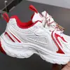 2026 Nuevo Modelo Zapatos Deportivos de Suela Ligera de Eva para Niños y Niñas al por Mayor Estilo Coreano Zapatos de Malla para Niños Zapatos Rojos de Año Nuevo 5587