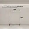 Estante de exhibición de pared para tienda de ropa, tienda de ropa de mujer estilo vintage, perchero colgante minimalista, estante de piso de acero inoxidable para la tienda del comprador