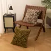 Cojín Decorativo Estilo Retro Transfronterizo Sofá Sala de Estar Almohada Lumbar Habitación Modelo B&B Funda de Almohada de Felpa con Estampado de Leopardo