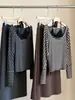 Conjunto de Duas Peças: Camisola de Gola Halter + Cardigan Externo Listrado Color Block Feminino Outono Nova Chegada Camiseta Versátil Preguiçosa Solta com Manga Morcego