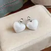 Brincos de Moda Simples em Forma de Coração com Agulha de Prata Estilo Francês, Brincos de Luxo Leve de Alta Qualidade com Design Único, Versáteis e Modernos