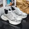 Tênis masculinos de malha, novo estilo de verão, tênis esportivos da moda jovens e estilosos, leves, com sola macia, tênis de corrida respiráveis, calçados casuais