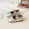 Zapatos de Cuero para Niñas 2025 Primavera y Otoño Nuevo Estilo Simples Versátiles Mocasines de Princesa para Niños Mayores Zapatos de Moda con Suela Suave Tendencia
