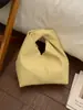 Bolso de Mano Casual y Sencillo, Bolso Tote Estilo Fresco Otoño e Invierno 2026 con Asa Retorcida, Bolso Versátil para Teléfono para el Trabajo