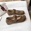 Zapatos retro de punta dividida para mujer, nuevo estilo otoño 2026, zapatos planos Mary Jane con hebilla, suela suave esmerilada, zapatos casuales versátiles