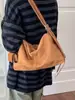 Yue Zi 2026 Otoño Temprano Bolso Almohada Retro Nuevo Gran Capacidad Bolso Boston Bowling Bolso Cruzado de un Solo Hombro para Viajar