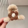 Otoño/Invierno 2026 Pinza Grande de Peluche de Alta Gama Forma de Corazón con Pedrería Pinza para el Cabello de Pelo de Visón para la Parte Trasera de la Cabeza de las Mujeres