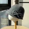 Nuevo Sombrero de Pescador para Mujer Otoño e Invierno con Ala Enrollada y Lazo, Estilo Hepburn Cálido y Elegante, Hace que la Cara Parezca Más Pequeña, Adecuado para Mujeres Mayores para Proteger del Frío